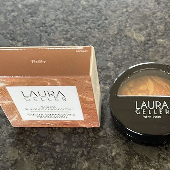 Laura Geller Baked Balance-N-Brighten Color Correcting Foundation in Toffee - Picture 5 of 6